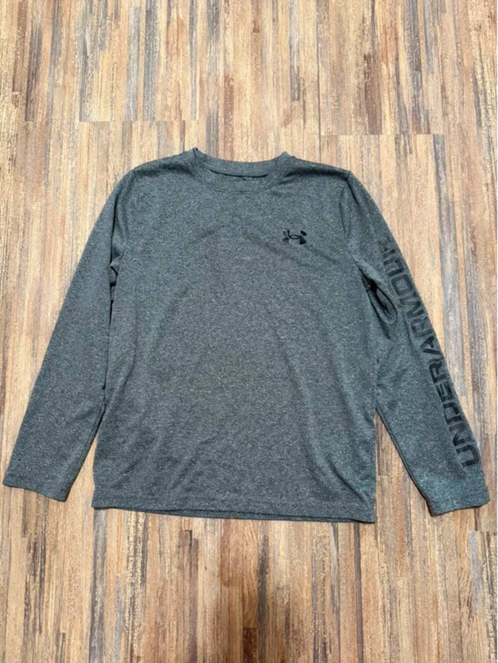 Under armour long sleeve youth medium